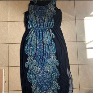 Figure flattering Sleeveless maxi dress